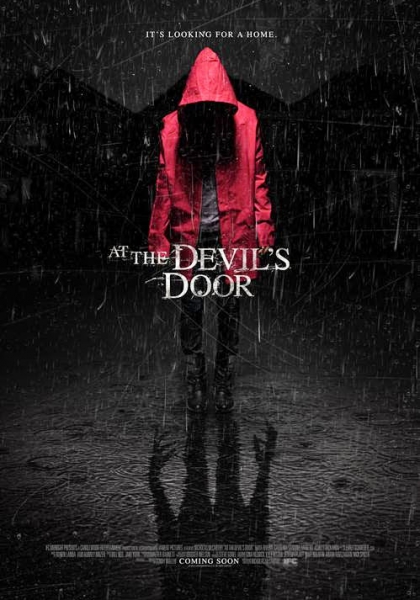 Смотреть трейлер At the Devil's Door (2014)